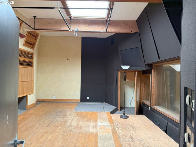 1920 N VANCOUVER Ave, Portland, OR 97227