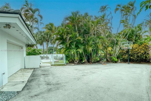 415 Rovino Ave, Coral Gables, FL 33156