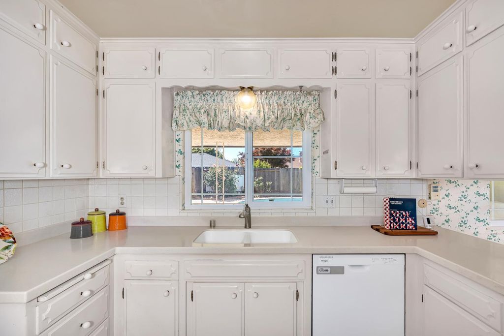 Image 20 of property listing at 448 Judy Court, Merced, CA 95348