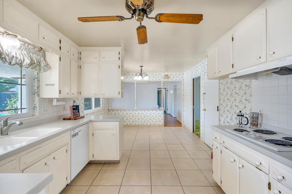 Image 22 of property listing at 448 Judy Court, Merced, CA 95348