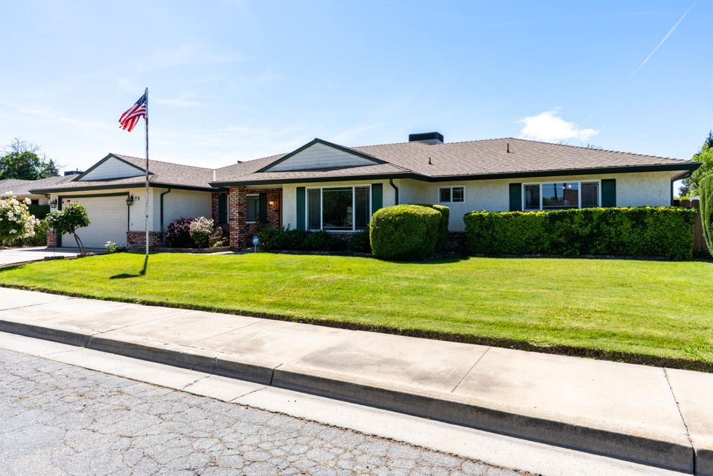 Image 3 of property listing at 448 Judy Court, Merced, CA 95348