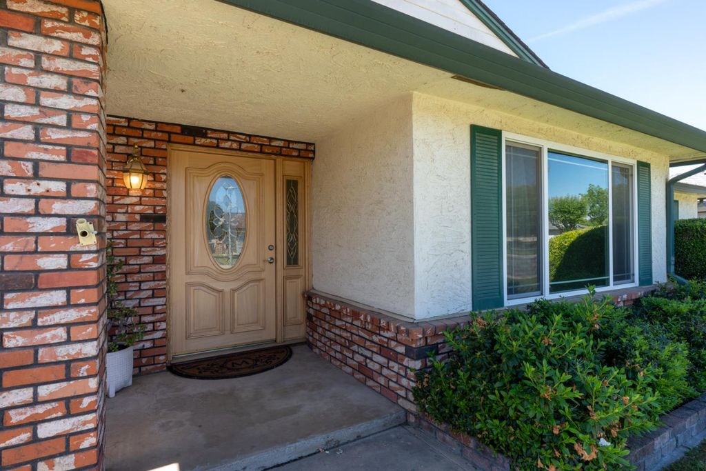 Image 4 of property listing at 448 Judy Court, Merced, CA 95348