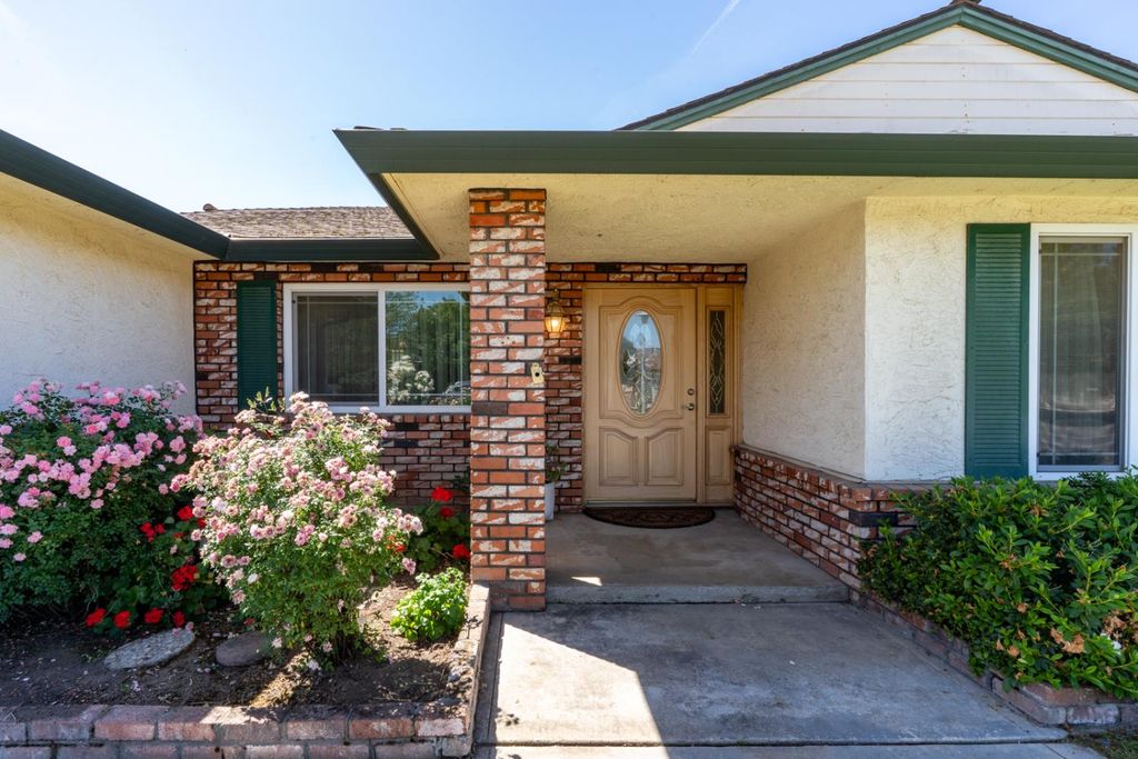 Image 5 of property listing at 448 Judy Court, Merced, CA 95348