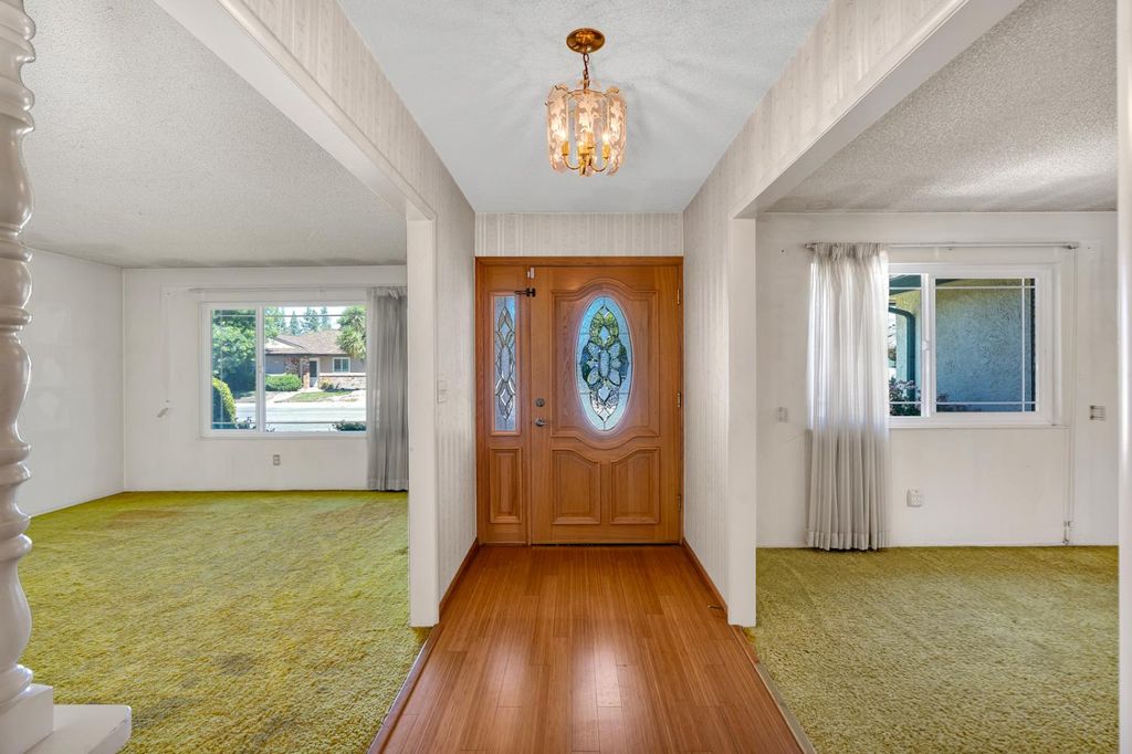 Image 6 of property listing at 448 Judy Court, Merced, CA 95348