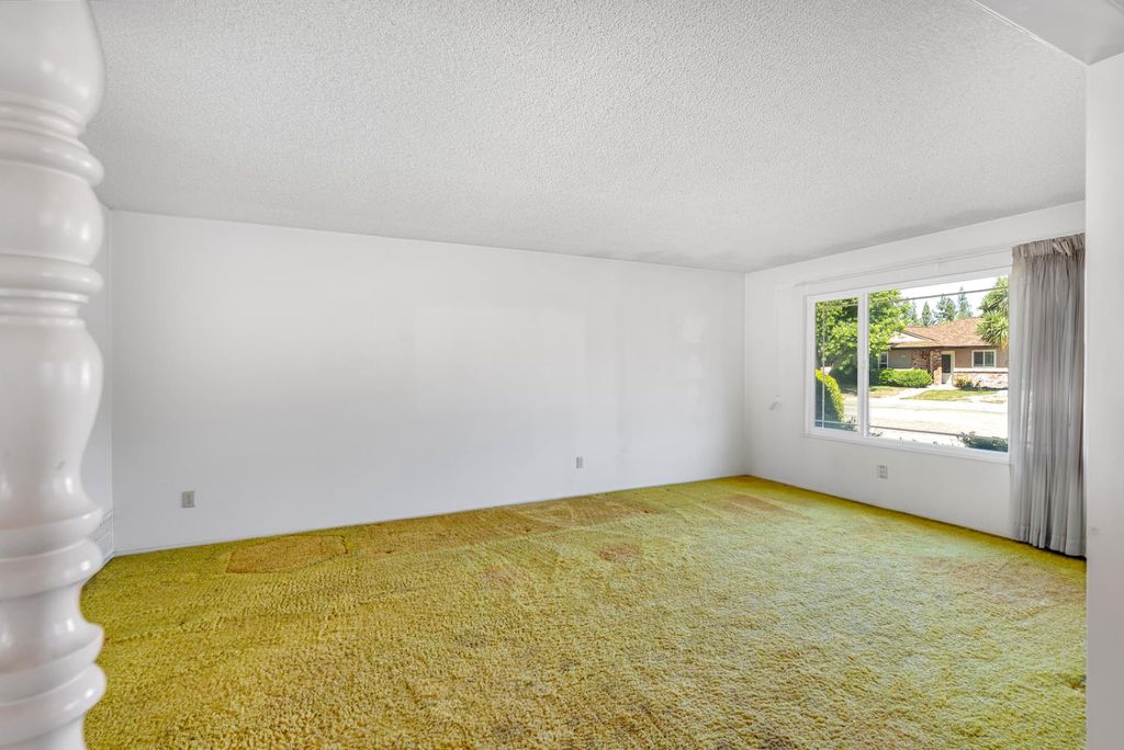 Image 7 of property listing at 448 Judy Court, Merced, CA 95348