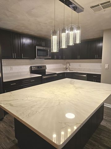 12 9th St 206, Medford, MA 02155