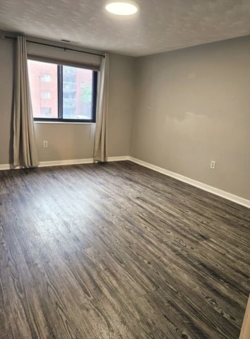 12 9th St 206, Medford, MA 02155