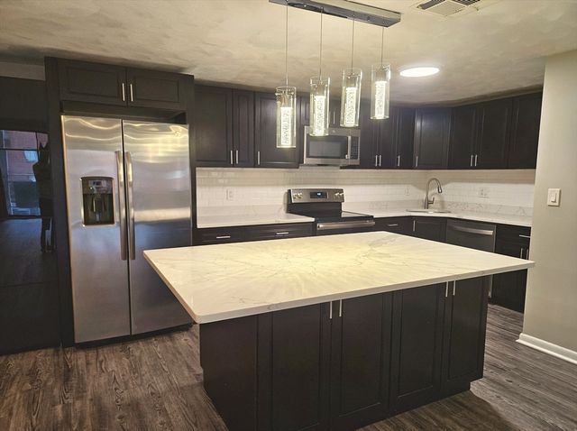 12 9th St 206, Medford, MA 02155