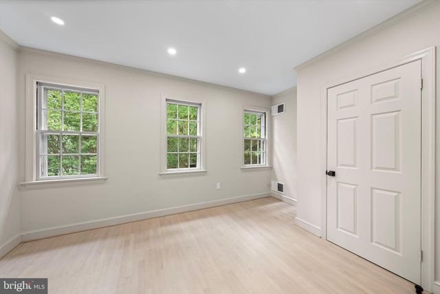 1525 35TH ST NW, Washington, DC 20007