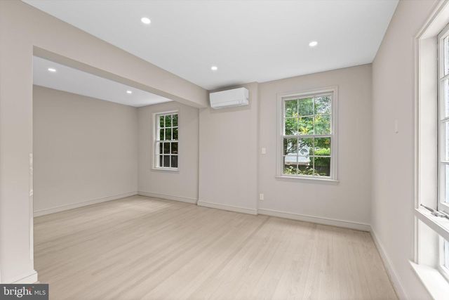 1525 35TH ST NW, Washington, DC 20007