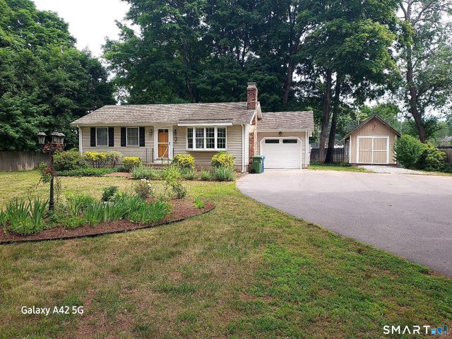 18 Maple Avenue, Essex, CT 06426