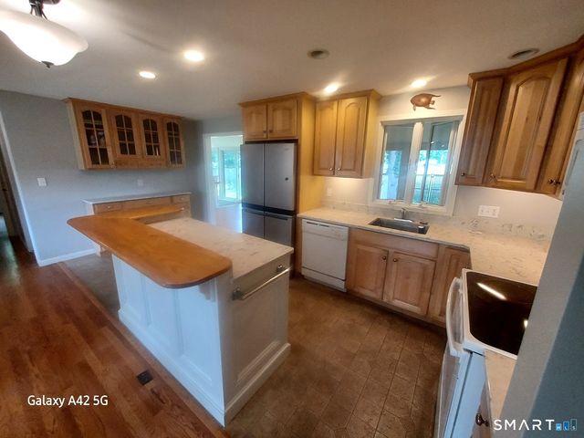 18 Maple Avenue, Essex, CT 06426
