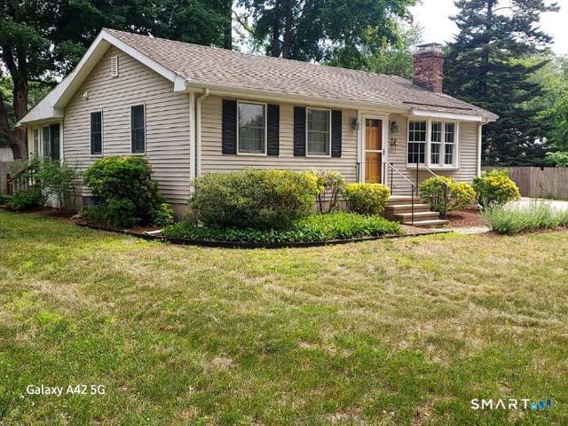 18 Maple Avenue, Essex, CT 06426