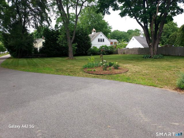 18 Maple Avenue, Essex, CT 06426