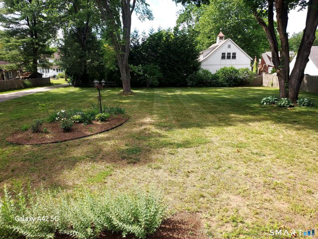 18 Maple Avenue, Essex, CT 06426