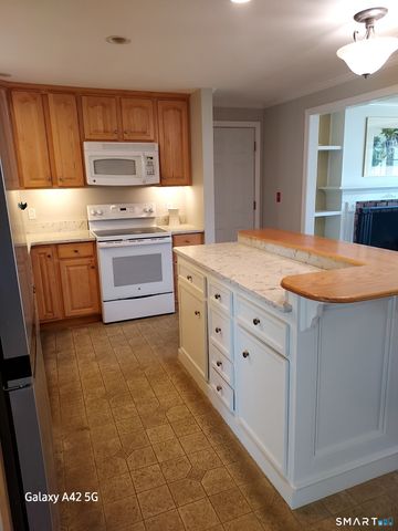 18 Maple Avenue, Essex, CT 06426