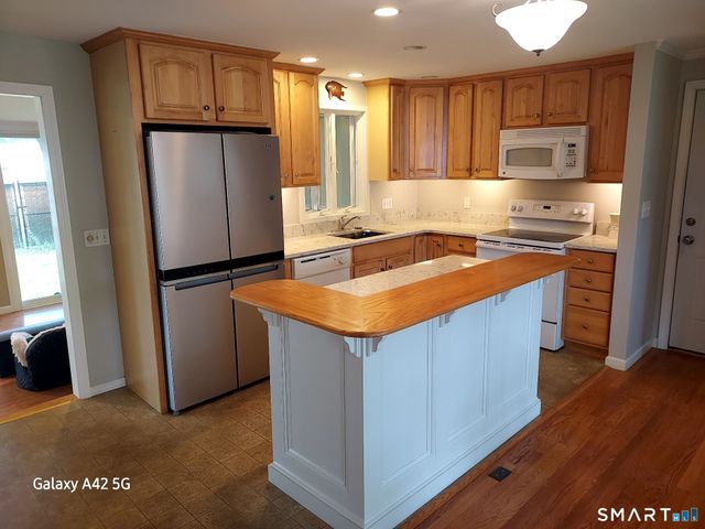 18 Maple Avenue, Essex, CT 06426