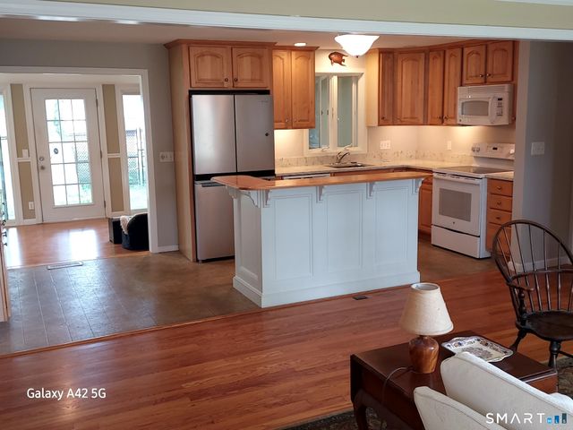 18 Maple Avenue, Essex, CT 06426