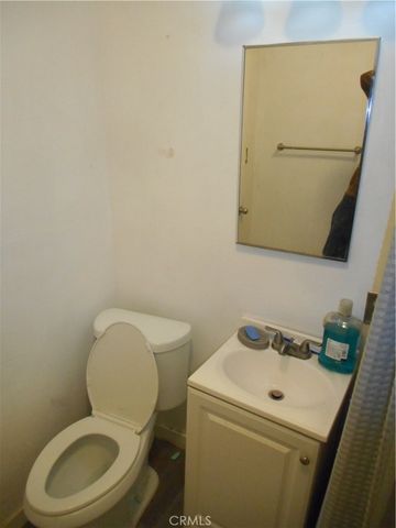 12126 Ainsworth, Los Angeles, CA 90044