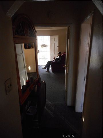 12126 Ainsworth, Los Angeles, CA 90044