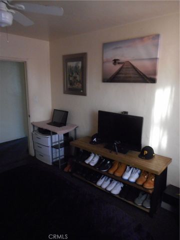 12126 Ainsworth, Los Angeles, CA 90044