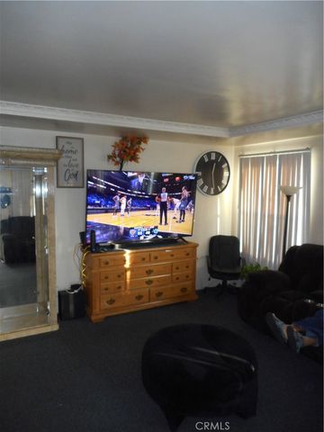 12126 Ainsworth, Los Angeles, CA 90044