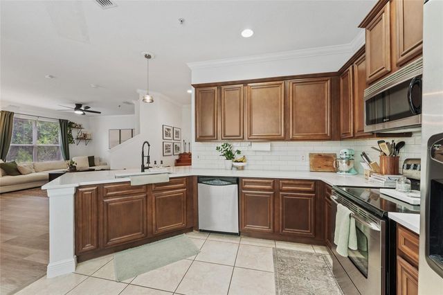 15340 OAK APPLE COURT COURT 16B, Winter Garden, FL 34787