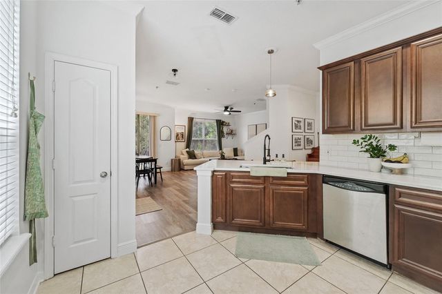 15340 OAK APPLE COURT COURT 16B, Winter Garden, FL 34787
