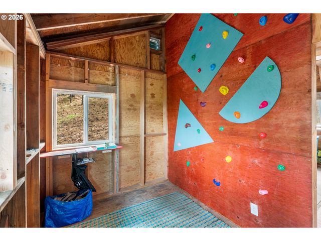 2455 OSBORN CUTOFF Rd, Mosier, OR 97040