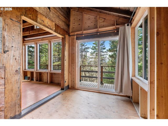 2455 OSBORN CUTOFF Rd, Mosier, OR 97040