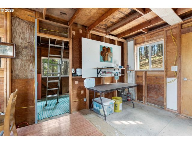 2455 OSBORN CUTOFF Rd, Mosier, OR 97040