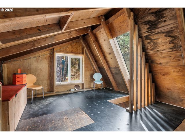 2455 OSBORN CUTOFF Rd, Mosier, OR 97040