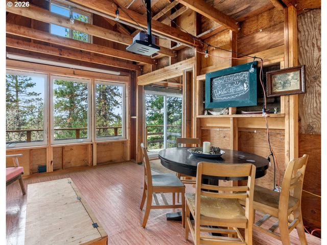 2455 OSBORN CUTOFF Rd, Mosier, OR 97040