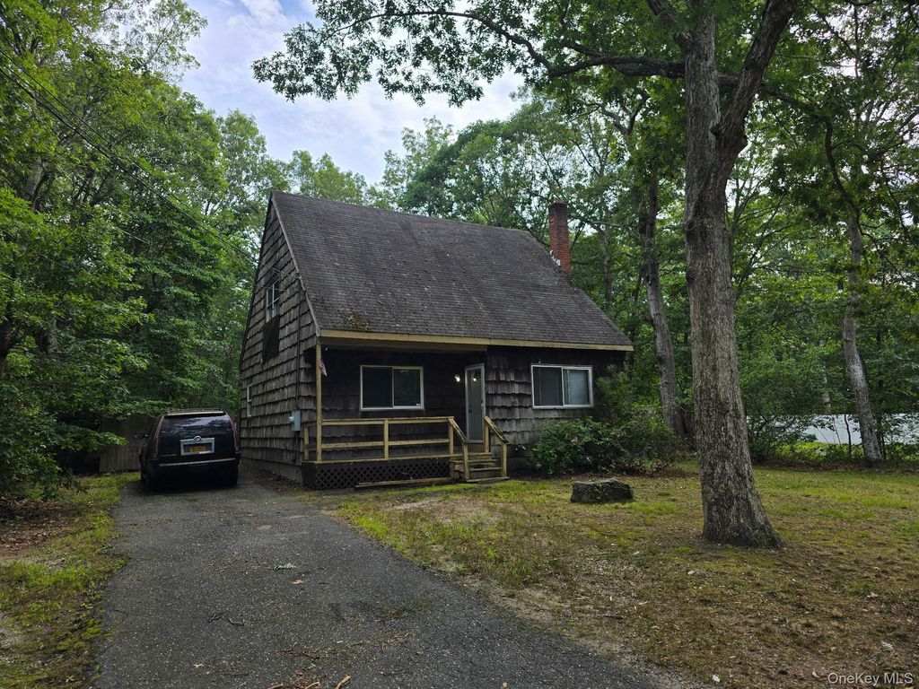 58 Norfleet Lane, Coram, NY 11727