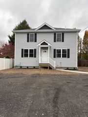 182 Avenue C 6, Woonsocket, RI 02895
