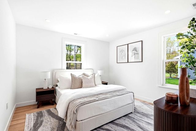8 Boyd Rd, Woburn, MA 01801