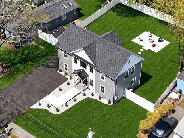 8 Boyd Rd, Woburn, MA 01801