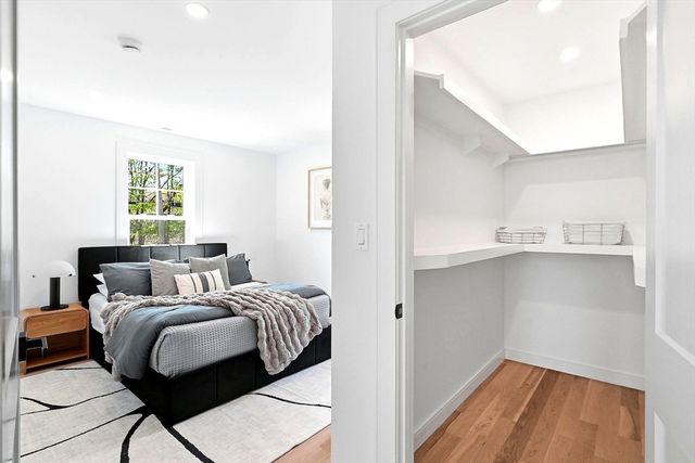 8 Boyd Rd, Woburn, MA 01801