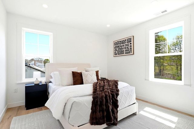 8 Boyd Rd, Woburn, MA 01801