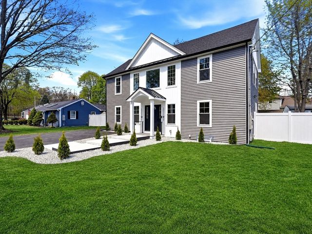 8 Boyd Rd, Woburn, MA 01801