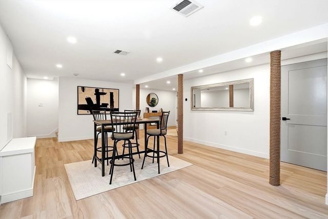 8 Boyd Rd, Woburn, MA 01801
