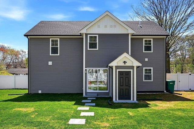 8 Boyd Rd, Woburn, MA 01801