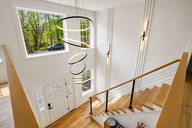 8 Boyd Rd, Woburn, MA 01801