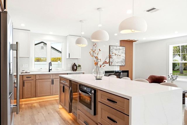 8 Boyd Rd, Woburn, MA 01801