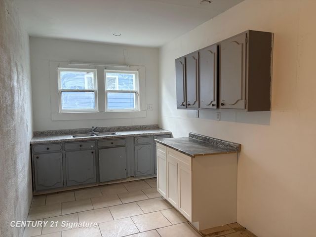 927 N Porter Street, Saginaw, MI 48602