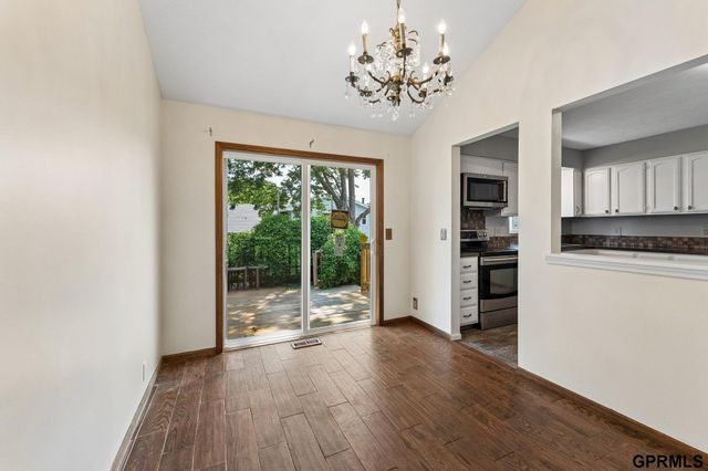 13633 Hascall Street, Omaha, NE 68144