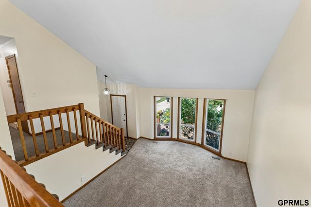 13633 Hascall Street, Omaha, NE 68144