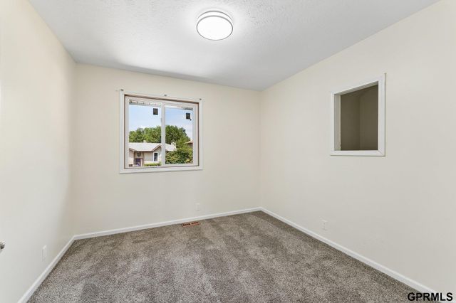 13633 Hascall Street, Omaha, NE 68144