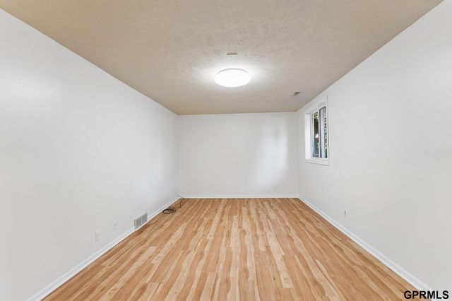 13633 Hascall Street, Omaha, NE 68144