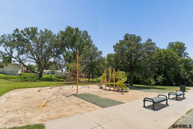 13633 Hascall Street, Omaha, NE 68144